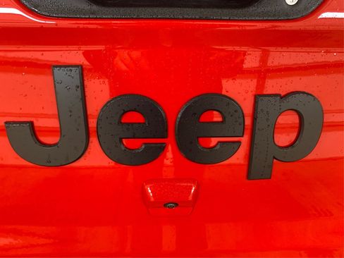 Used 2025 Jeep Gladiator Sport AWD/4WD image 25