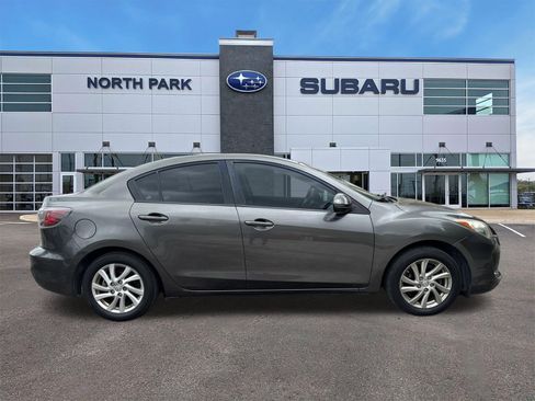 Used 2012 MAZDA MAZDA3 i Touring FWD image 2