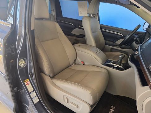 Used 2015 Toyota Highlander Limited Platinum AWD/4WD image 22