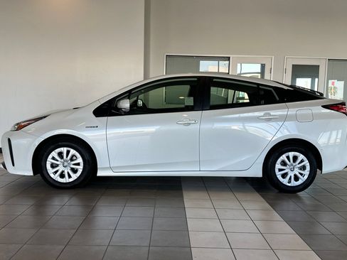 Certified 2020 Toyota Prius LE FWD image 7