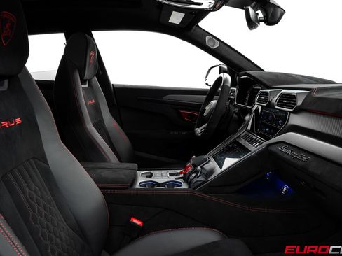 Used 2023 Lamborghini Urus Performante AWD/4WD image 42