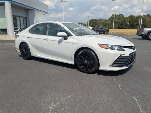 Used 2022 Toyota Camry LE image 2