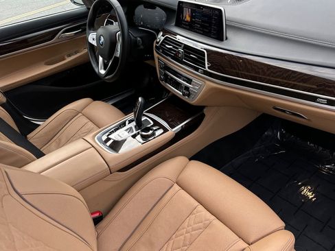 Used 2020 BMW 745e xDrive image 16