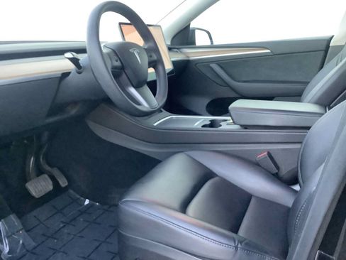 Used 2023 Tesla Model Y Long Range AWD/4WD image 3