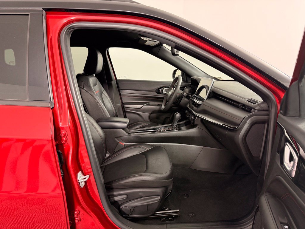 Used 2025 Jeep Compass Trailhawk AWD/4WD image 18