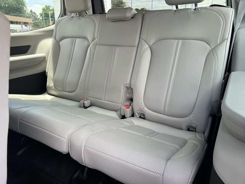 Used 2022 Jeep Wagoneer Series III AWD/4WD image 12