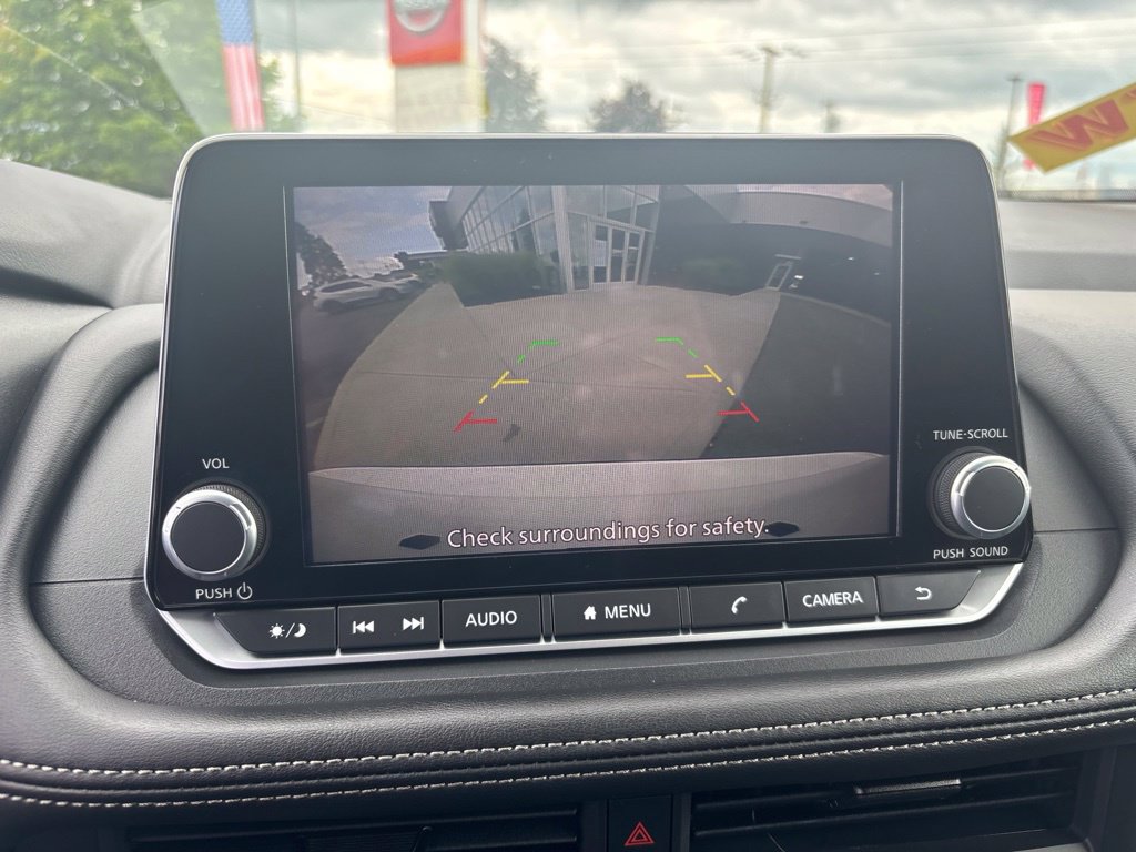 Used 2024 Nissan Rogue S AWD/4WD image 16