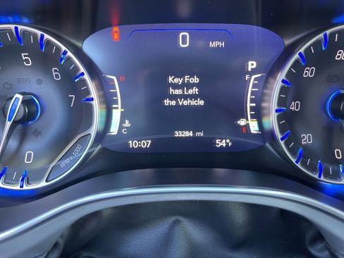 Used 2025 Chrysler Pacifica Limited image 27