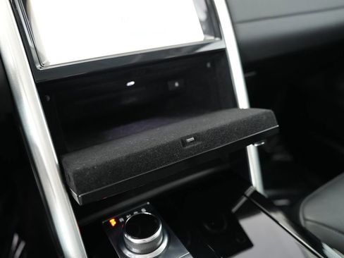 Used 2017 Land Rover Discovery HSE image 26