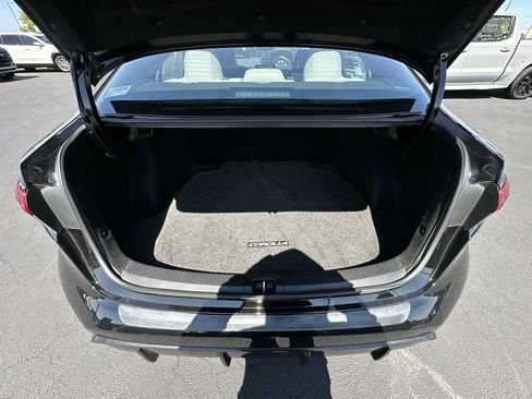Used 2023 Toyota Corolla SE w/ Carpet Mat Package (TMS) image 22