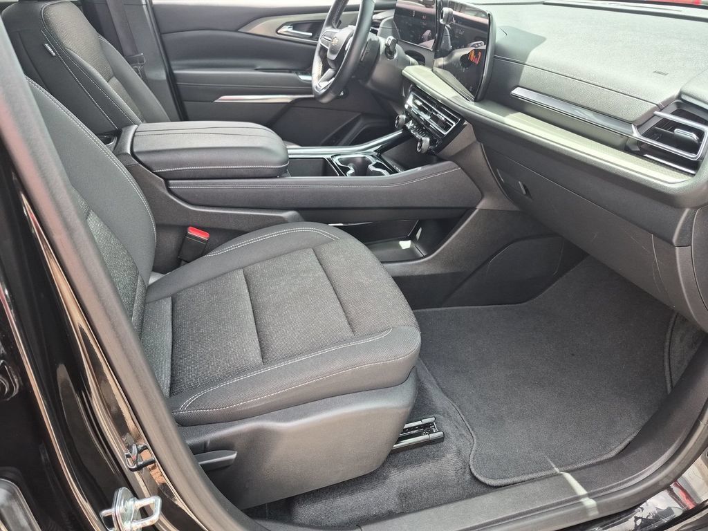 Used 2025 Chevrolet Traverse LT FWD image 31