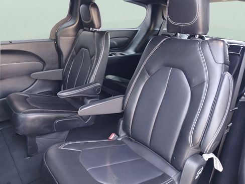 Used 2025 Chrysler Pacifica Select FWD image 27