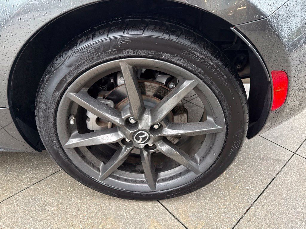Used 2018 MAZDA MX-5 Miata RF Club RWD image 16