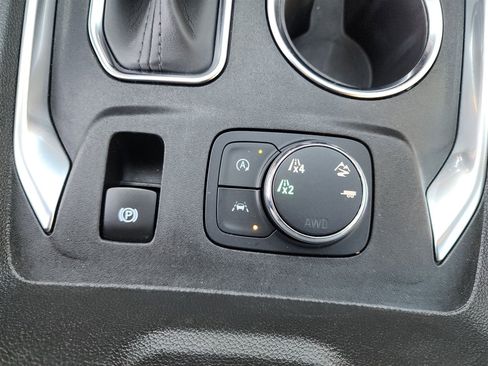 Used 2023 Chevrolet Traverse Premier image 35