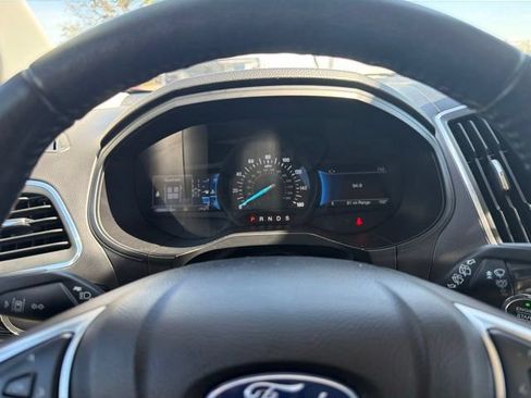 Used 2022 Ford Edge Titanium AWD/4WD image 7