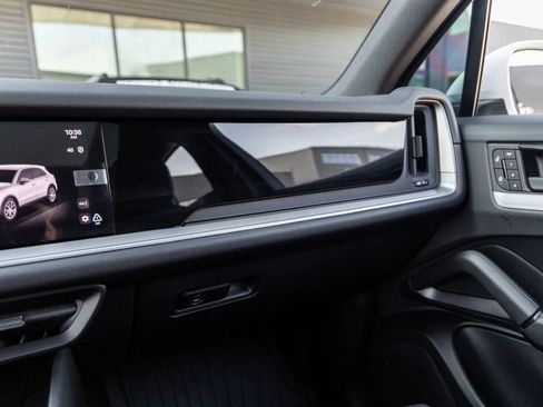Used 2025 Porsche Cayenne image 72