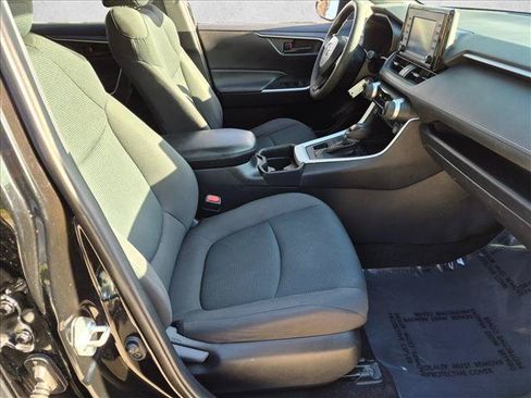 Used 2021 Toyota RAV4 LE AWD/4WD image 18