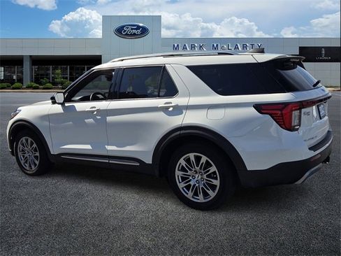Certified 2025 Ford Explorer Platinum image 3