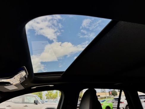 Used 2025 Mercedes-Benz GLC 300 image 29