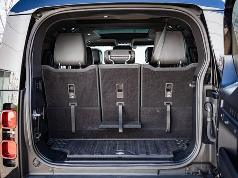 Used 2023 Land Rover Defender 130 X-Dynamic SE image 19