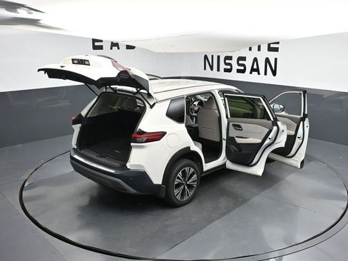 Used 2023 Nissan Rogue SV image 38