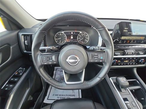 Used 2024 Nissan Pathfinder SL image 12