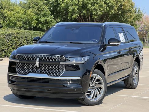 New 2025 Lincoln Navigator L Reserve image 2