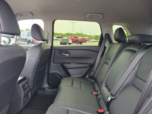 Used 2024 Nissan Rogue SL AWD/4WD image 11