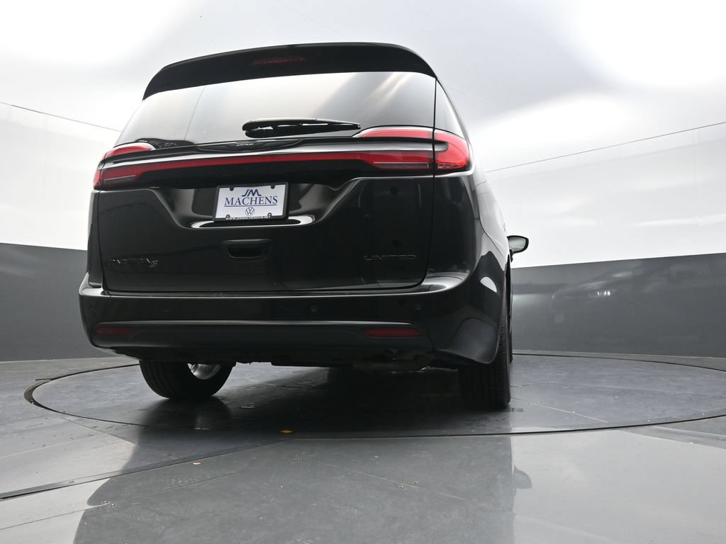 Used 2025 Chrysler Pacifica Limited FWD image 29