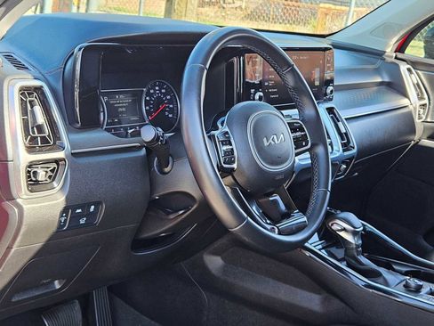 Used 2022 Kia Sorento SX image 2