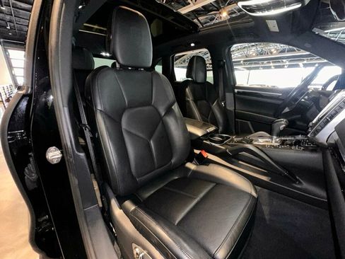 Used 2018 Porsche Cayenne AWD/4WD image 33