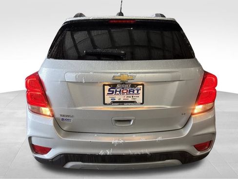 Used 2019 Chevrolet Trax LT w/ LT Convenience Package FWD image 4