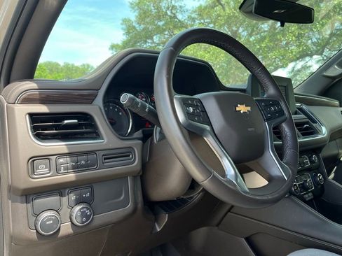 Used 2023 Chevrolet Suburban LS RWD image 14