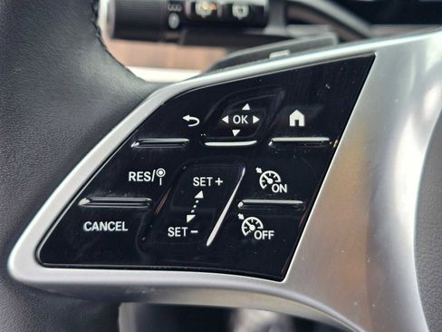 Used 2025 Mercedes-Benz GLC 300 4MATIC image 35