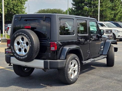 Used 2015 Jeep Wrangler Unlimited Sahara w/ Connectivity Group image 9