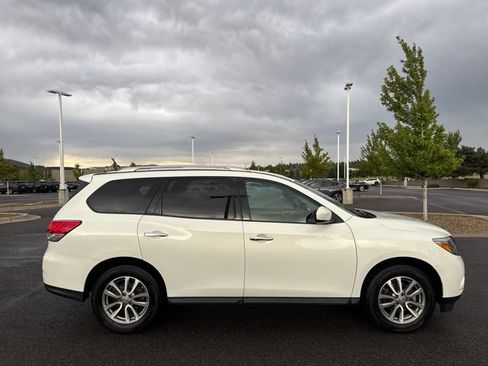 Used 2014 Nissan Pathfinder SV FWD image 2