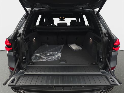 New 2026 BMW X5 xDrive40i w/ M Sport Package image 12