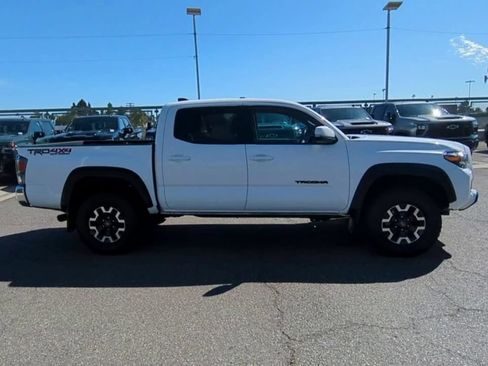 Used 2023 Toyota Tacoma TRD Off-Road w/ Black Out Package (TMS) AWD/4WD image 9