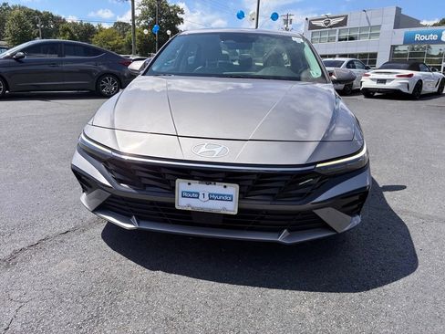 Used 2024 Hyundai Elantra Limited FWD image 2