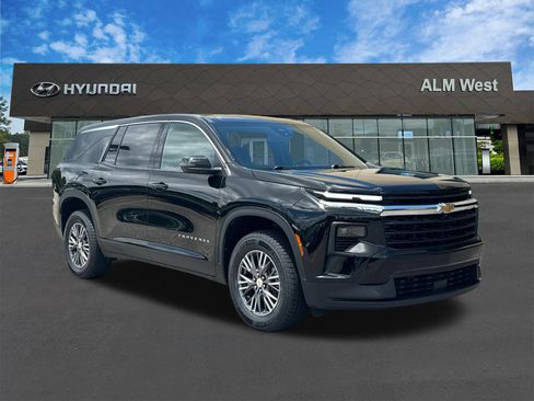 Used 2024 Chevrolet Traverse LS FWD image 3