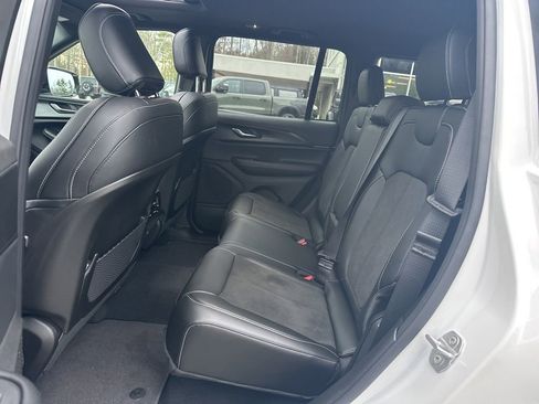 New 2025 Jeep Grand Cherokee Laredo image 28