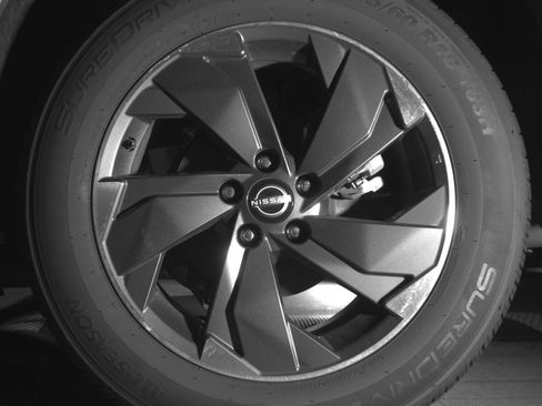 Used 2025 Nissan Rogue SV FWD image 14