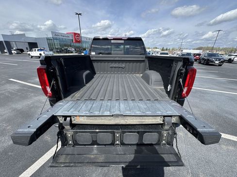 Used 2022 GMC Sierra 1500 AT4 w/ AT4 Premium Package AWD/4WD image 23