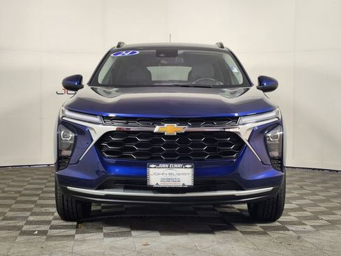 Certified 2024 Chevrolet Trax LT w/ Driver Confidence Package image 2