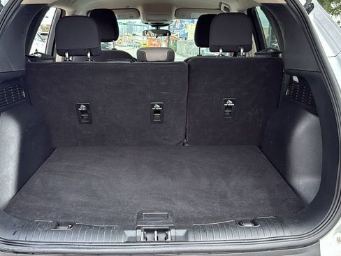 Used 2020 Ford Escape SE image 9