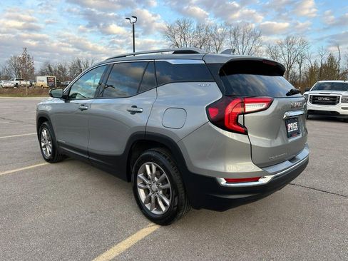 Used 2024 GMC Terrain SLT image 3