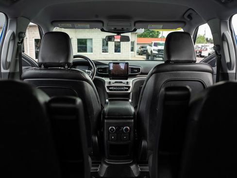 Used 2020 Ford Explorer XLT w/ Equipment Group 202A AWD/4WD image 14