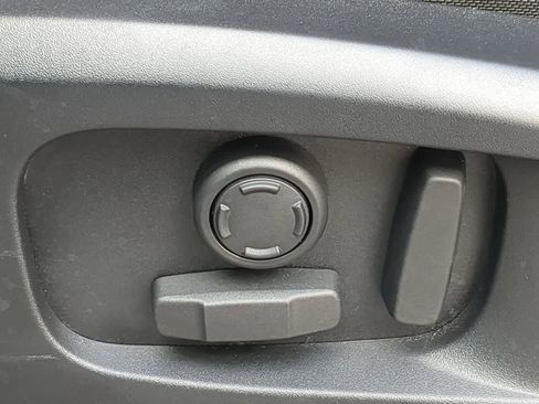 Used 2025 Land Rover Defender 110 S image 17