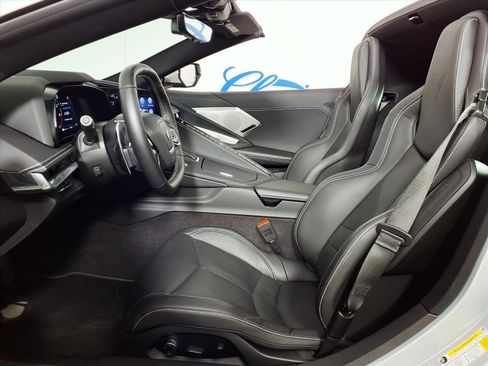 Used 2022 Chevrolet Corvette Stingray w/ Z51 Performance Package image 8