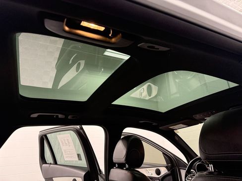 Used 2020 Mercedes-Benz GLC 300 4MATIC SUV image 28